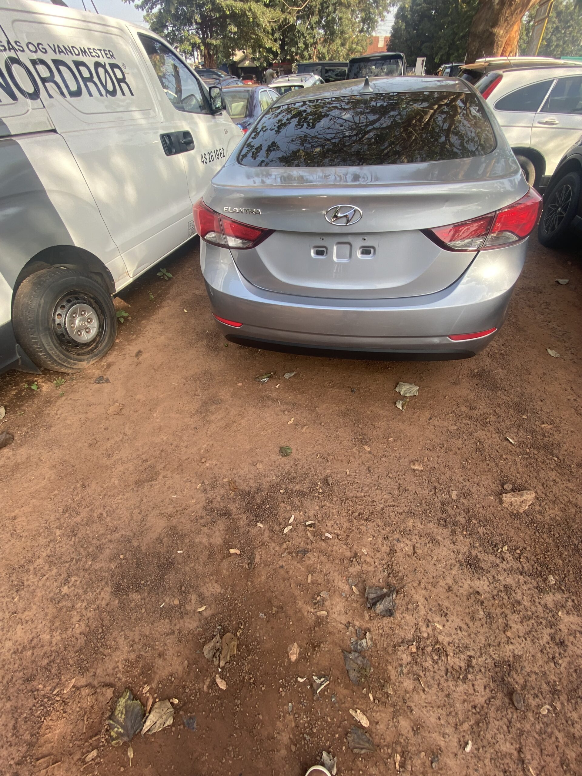 
								2016 Hyundai Elantra (Silver) full									