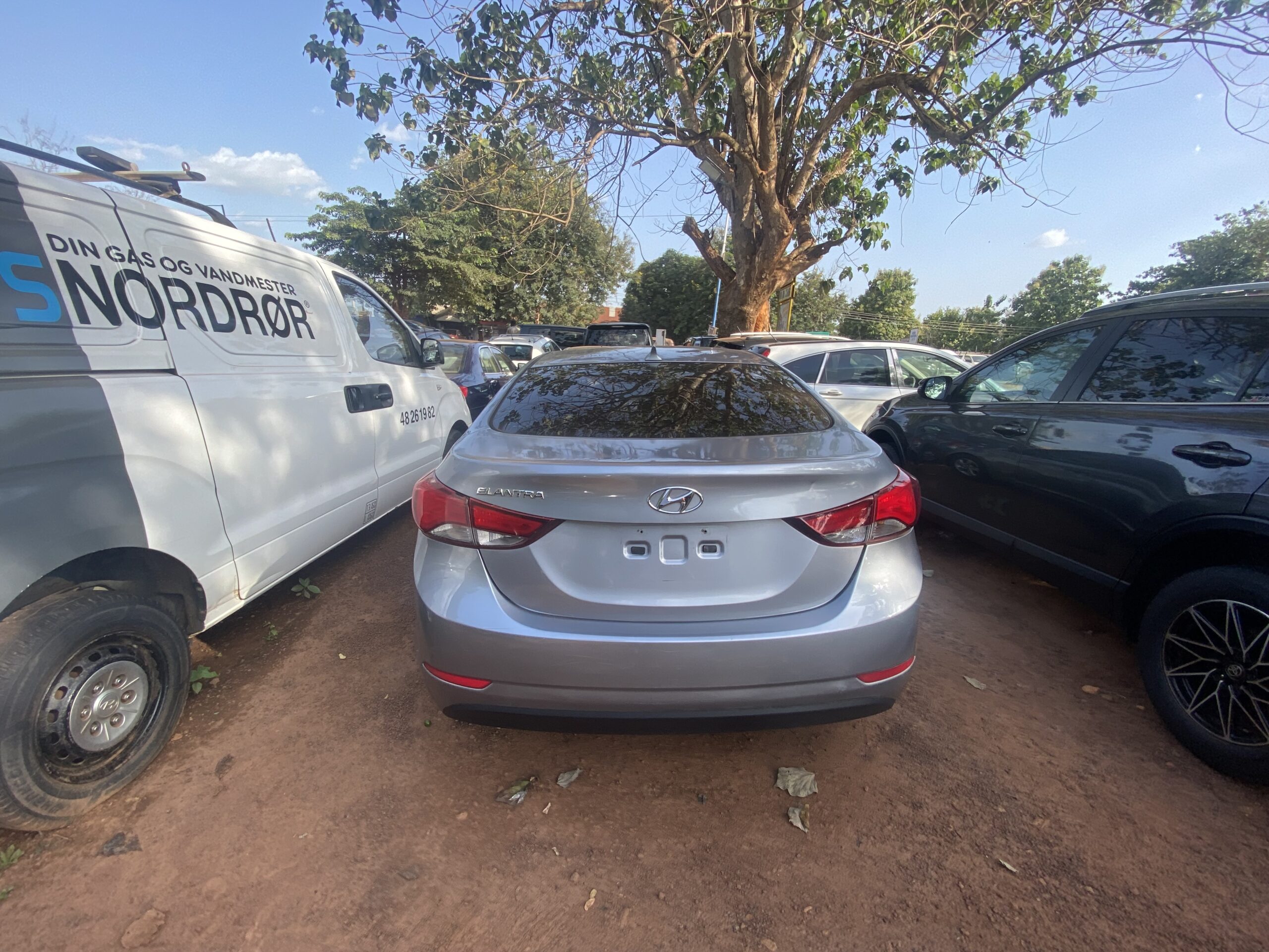 
								2016 Hyundai Elantra (Silver) full									