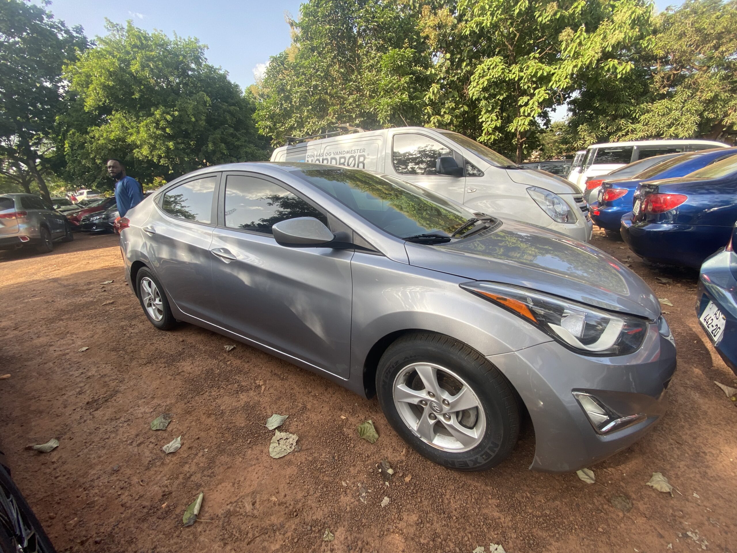 
								2016 Hyundai Elantra (Silver) full									