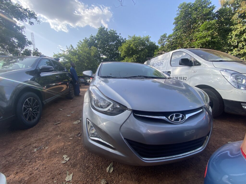 2016 Hyundai Elantra (Silver)