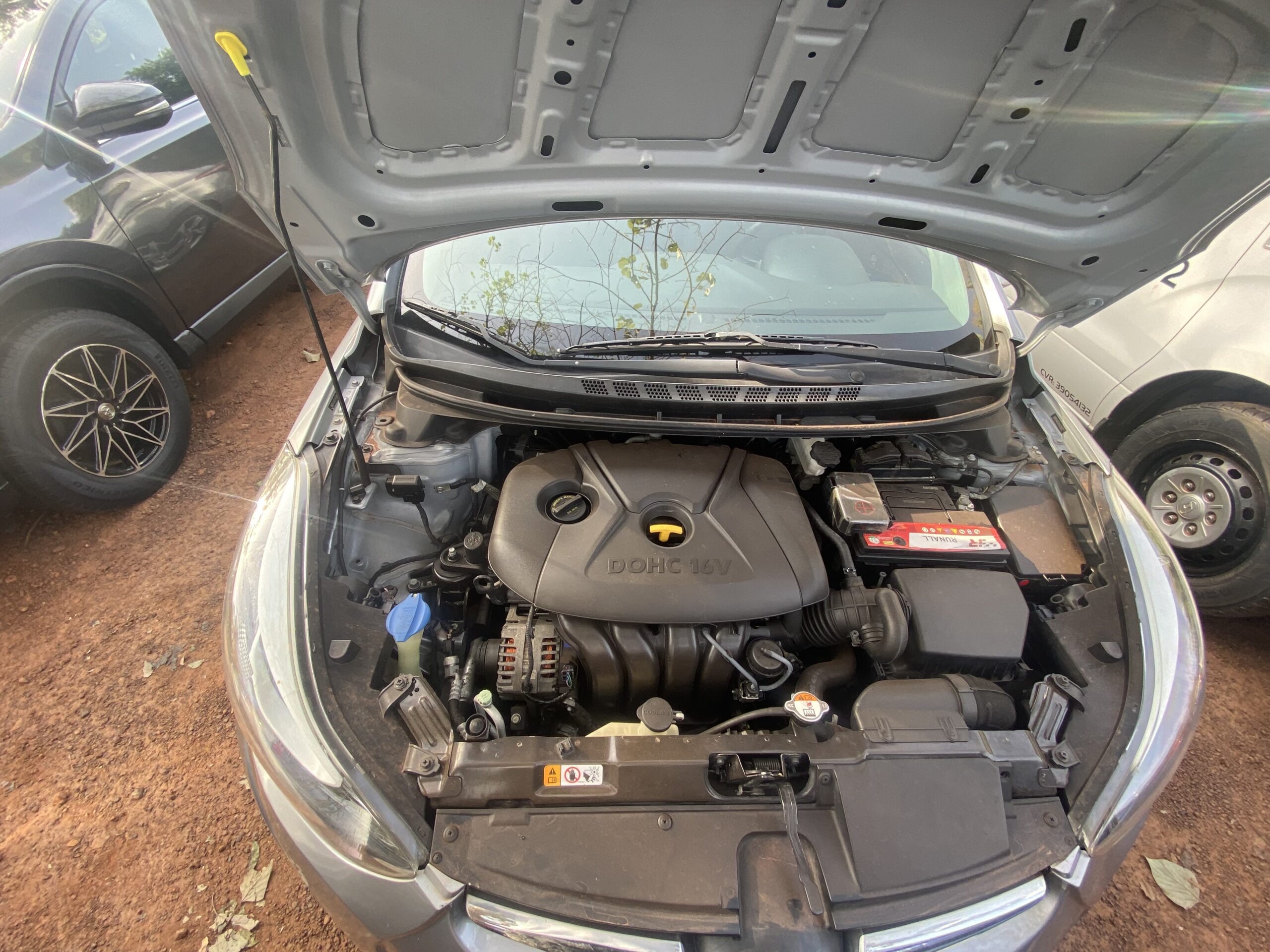 
								2016 Hyundai Elantra (Silver) full									