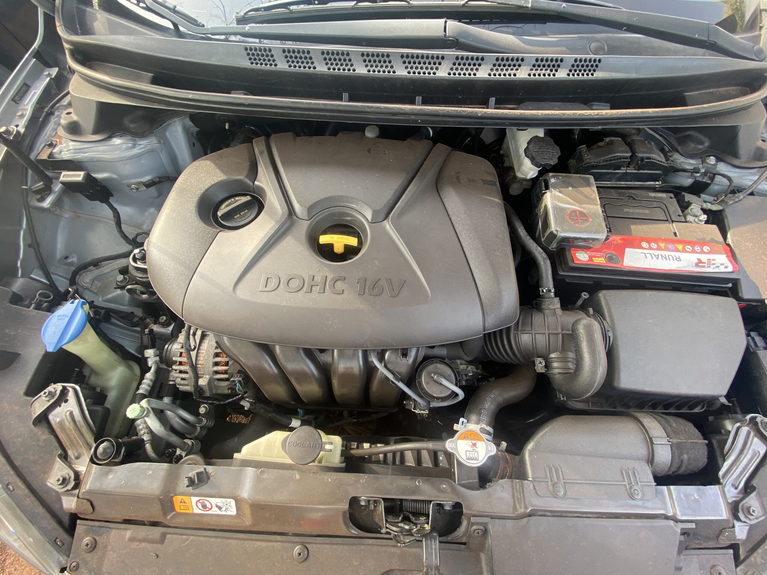 
								2016 Hyundai Elantra (Silver) full									