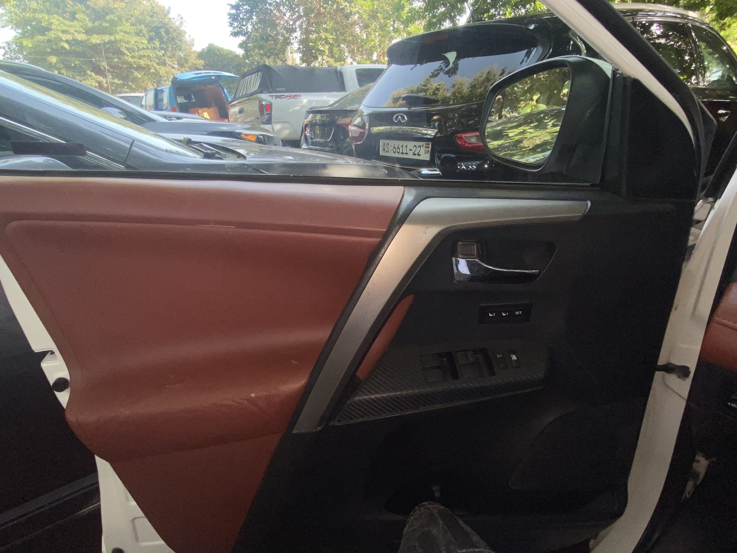 
								2015 Toyota RAV4 Limited (Compact SUV) full									