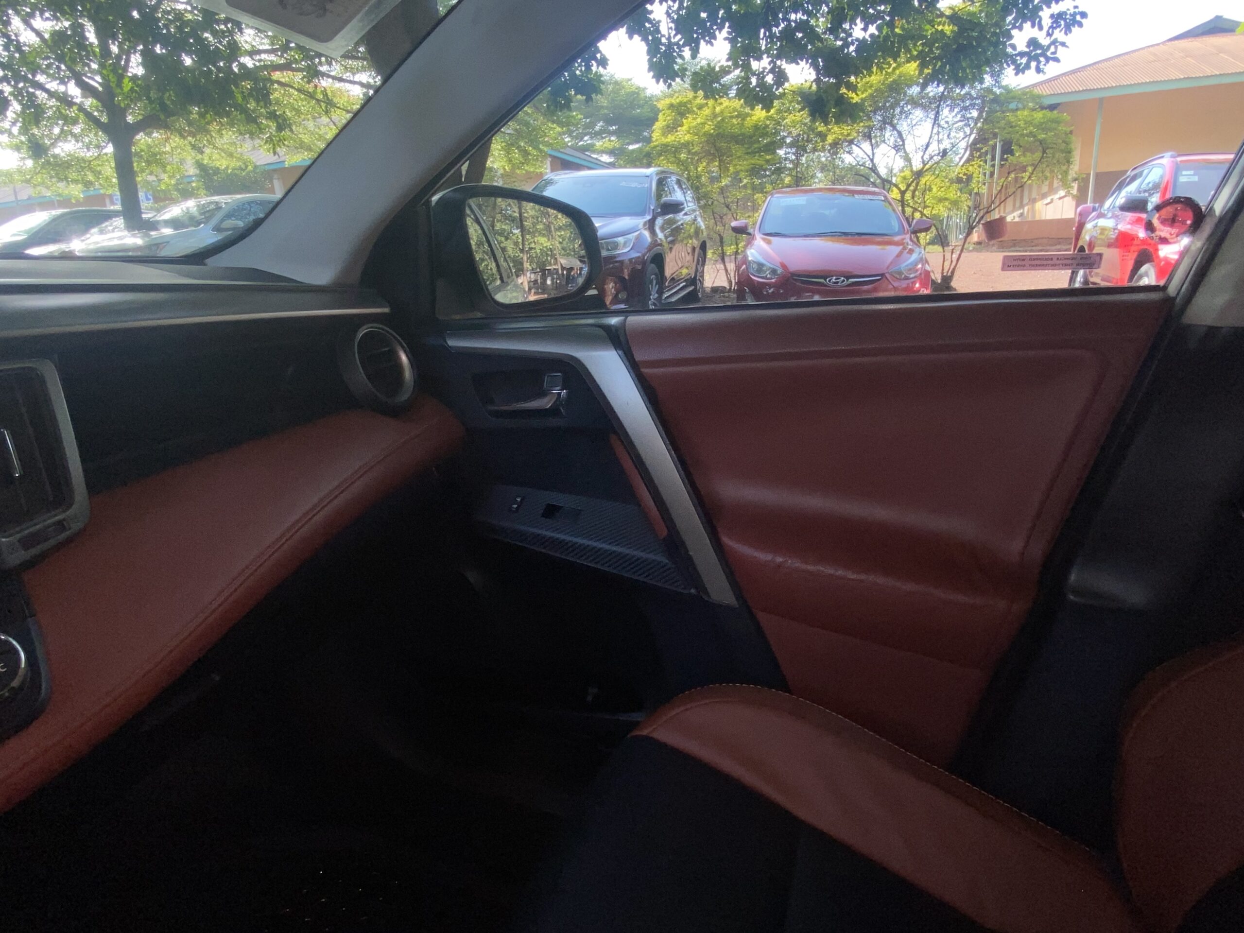
								2015 Toyota RAV4 Limited (Compact SUV) full									