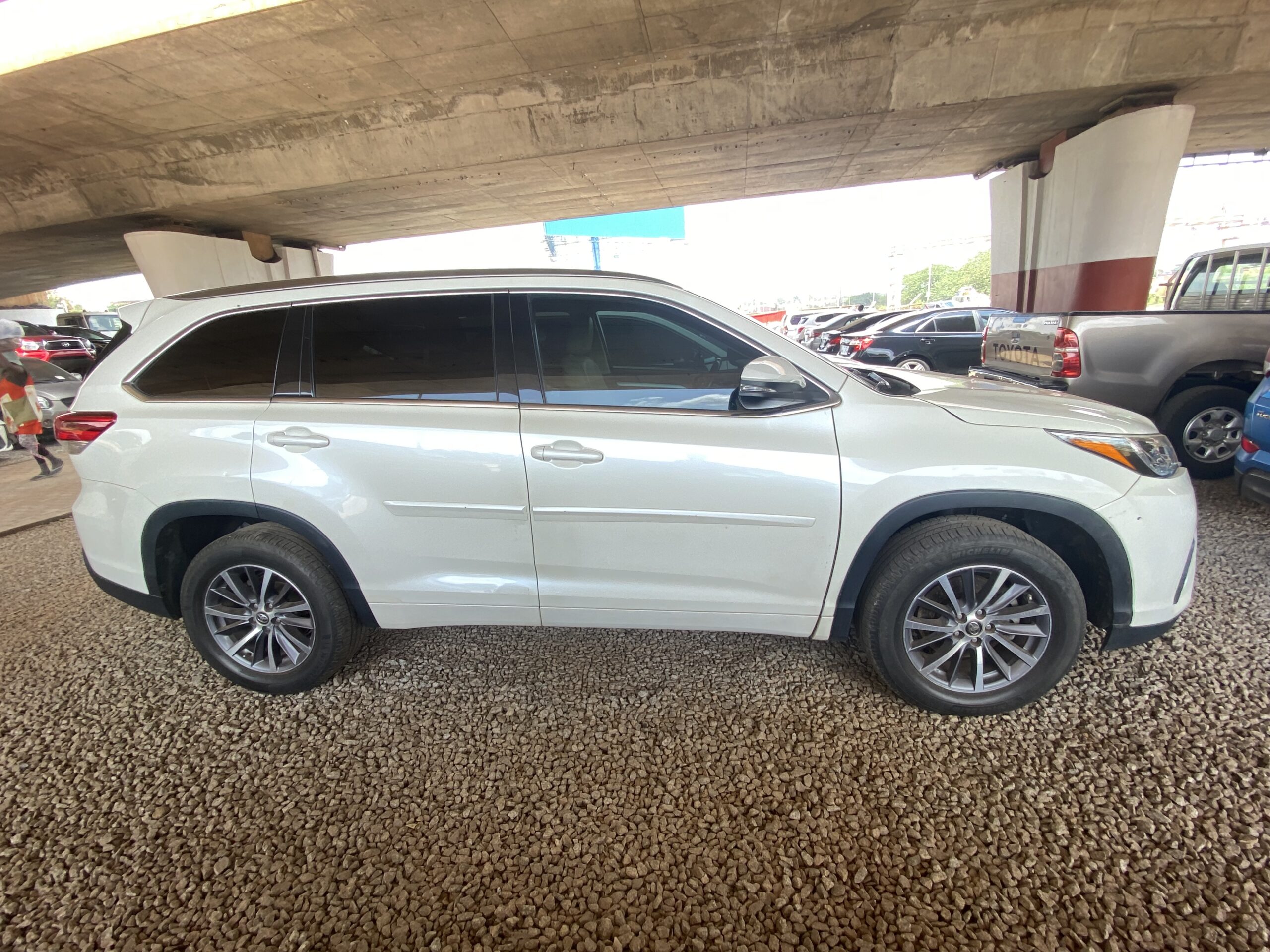 
								2017 Toyota Highlander full									