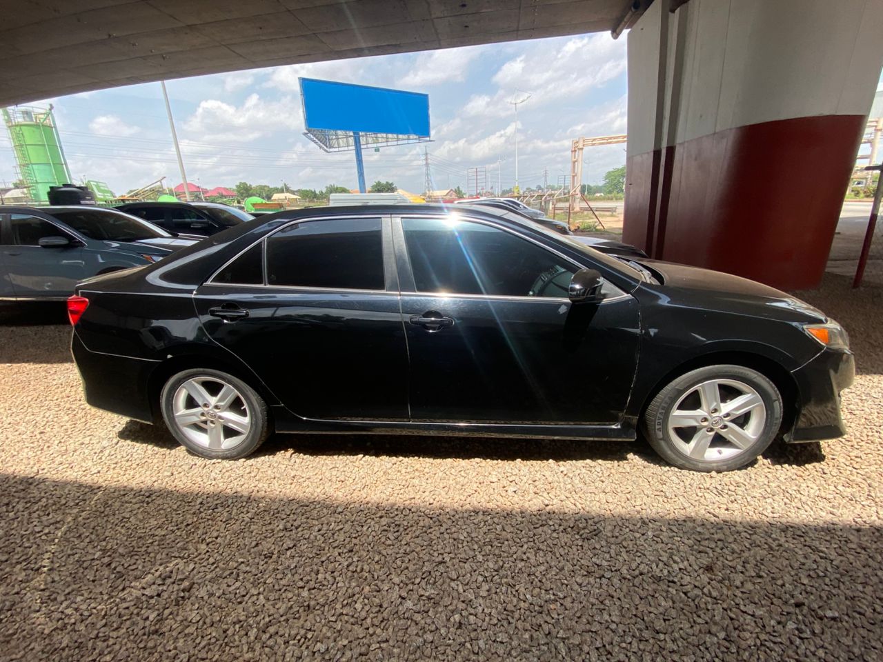 
								2014 Toyota Camry SE full									
