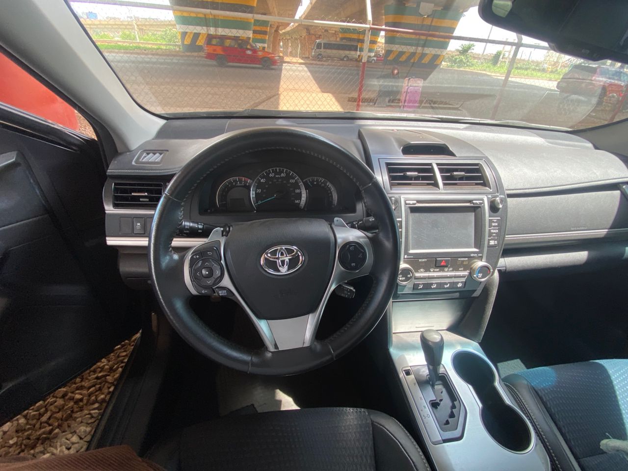 
								2014 Toyota Camry SE full									