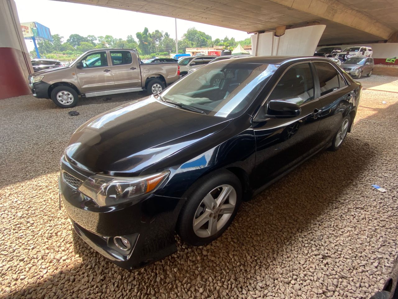 
								2014 Toyota Camry SE full									