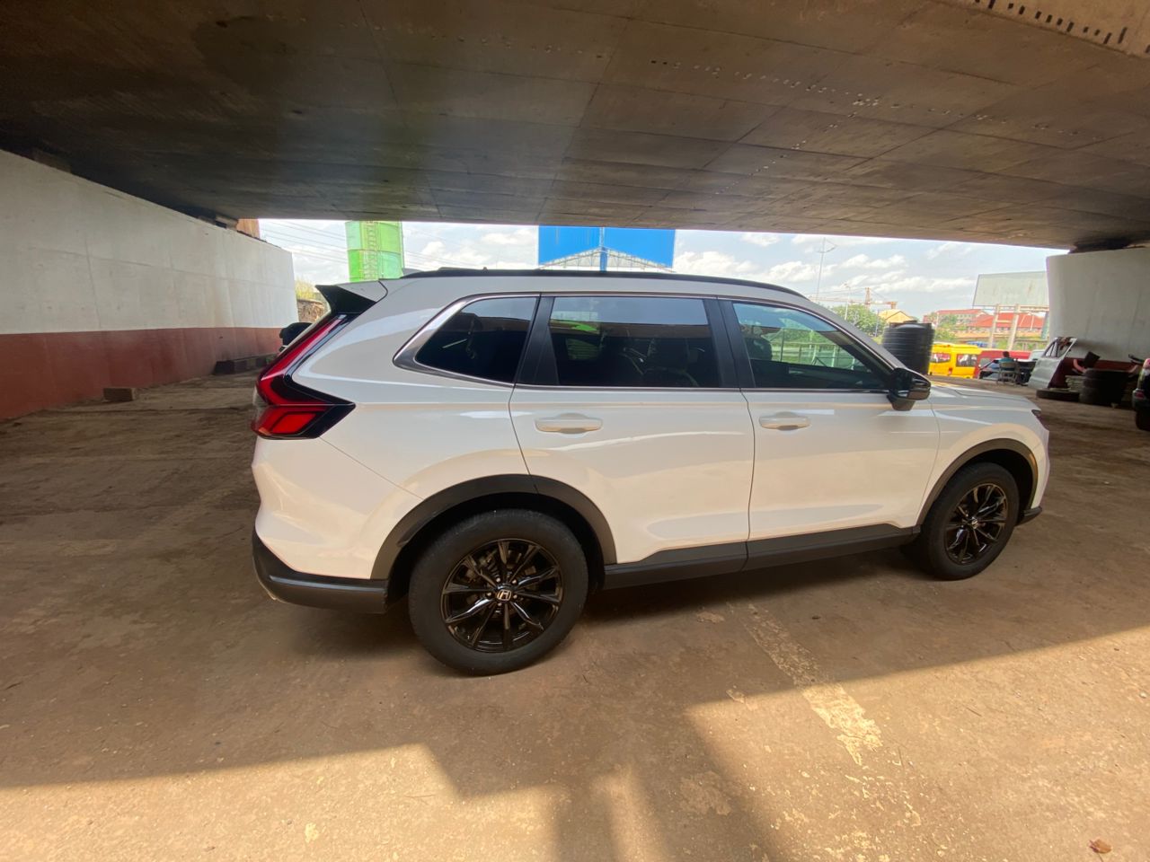 
								2025 Honda CR-V (White) full									