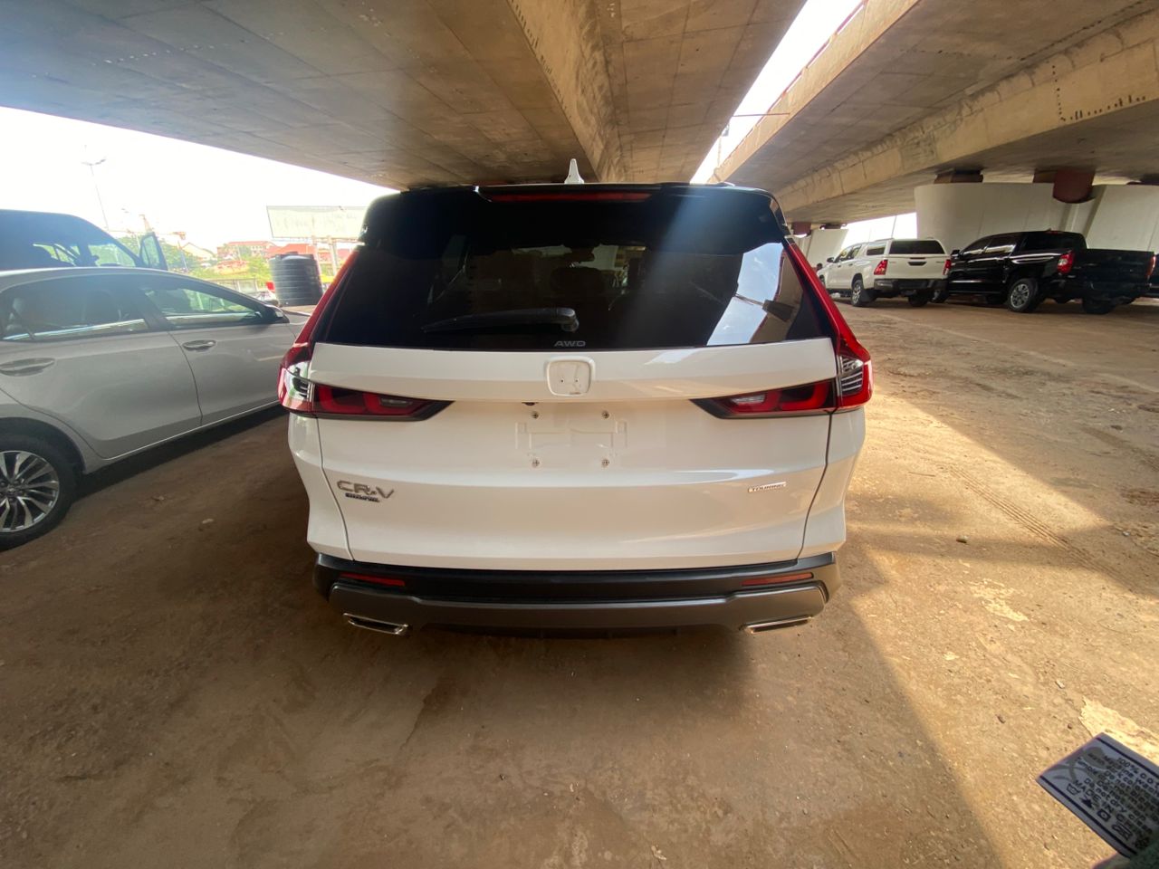 
								2025 Honda CR-V (White) full									
