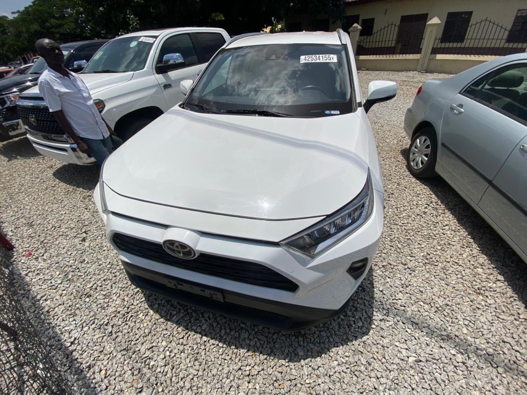 
								Toyota RAV4 (White) full									