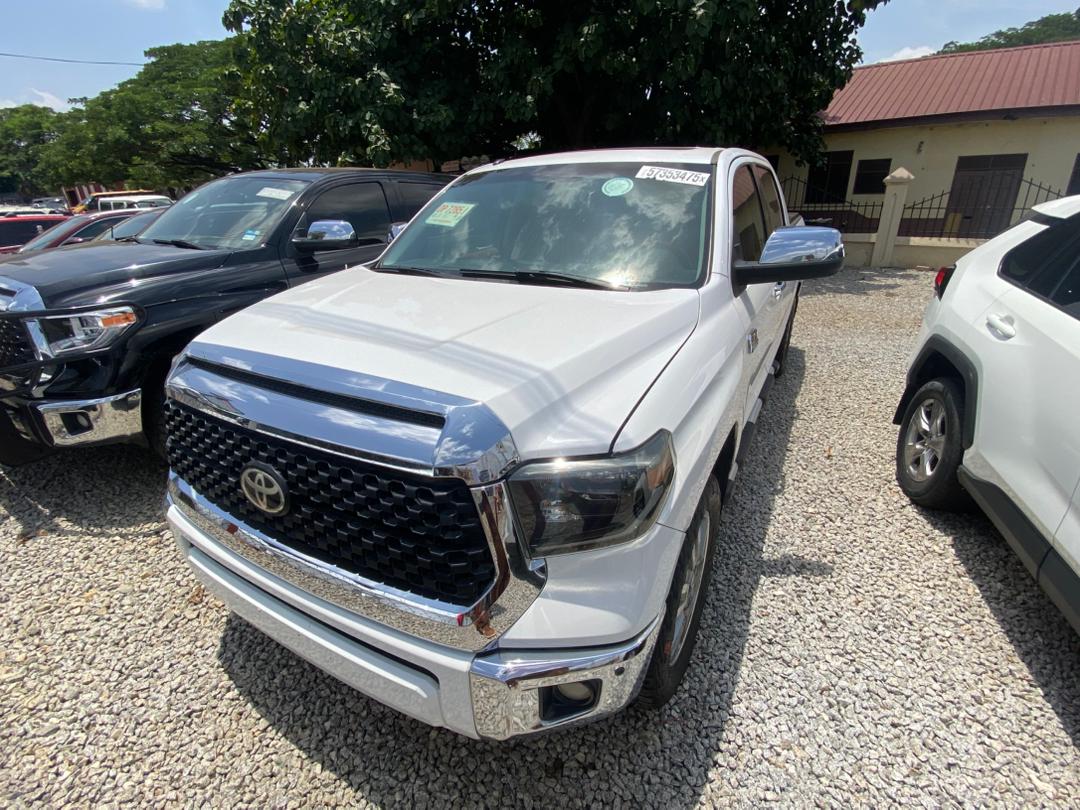 
								Toyota Tundra CrewMax (With Bed Cover) full									