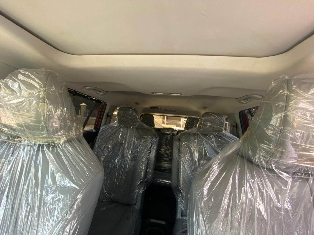 
								2021 Toyota Highlander XLE (Metallic Red) full									