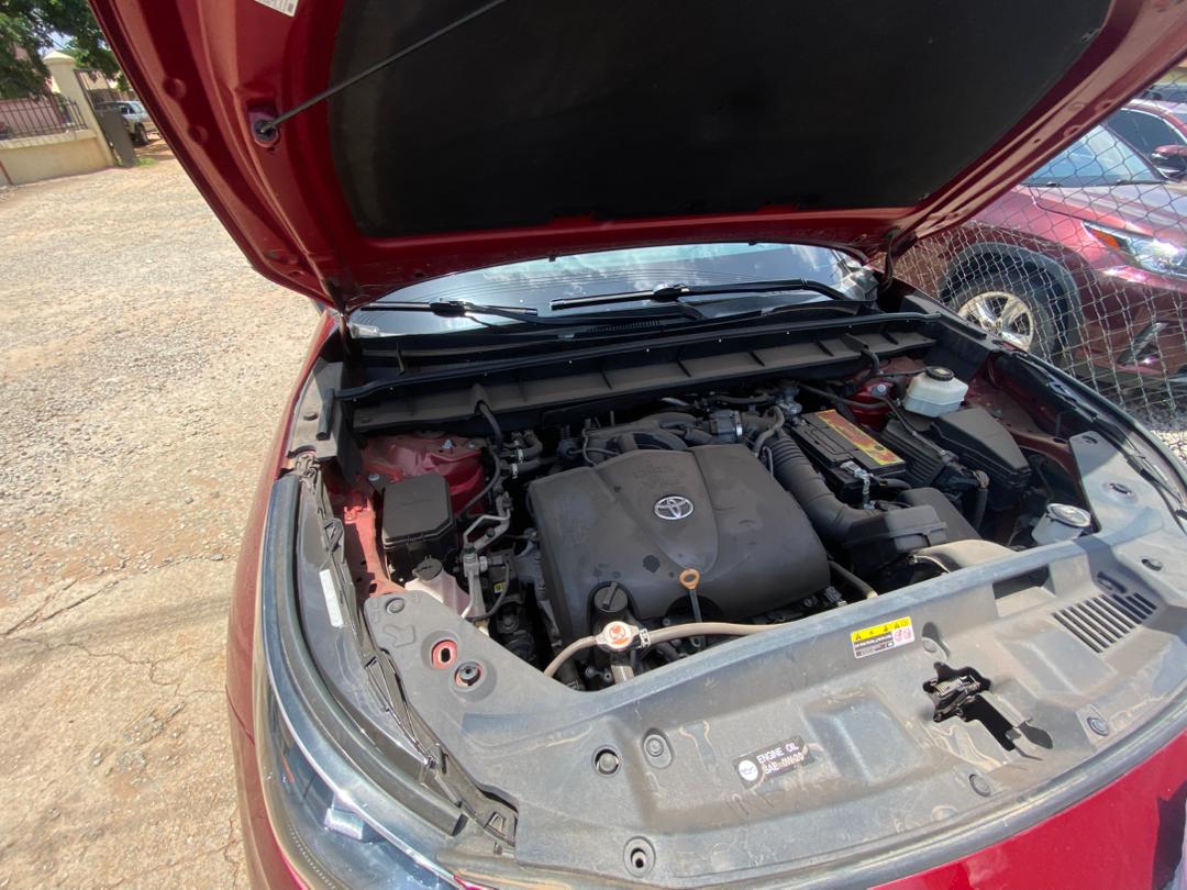 
								2021 Toyota Highlander XLE (Metallic Red) full									