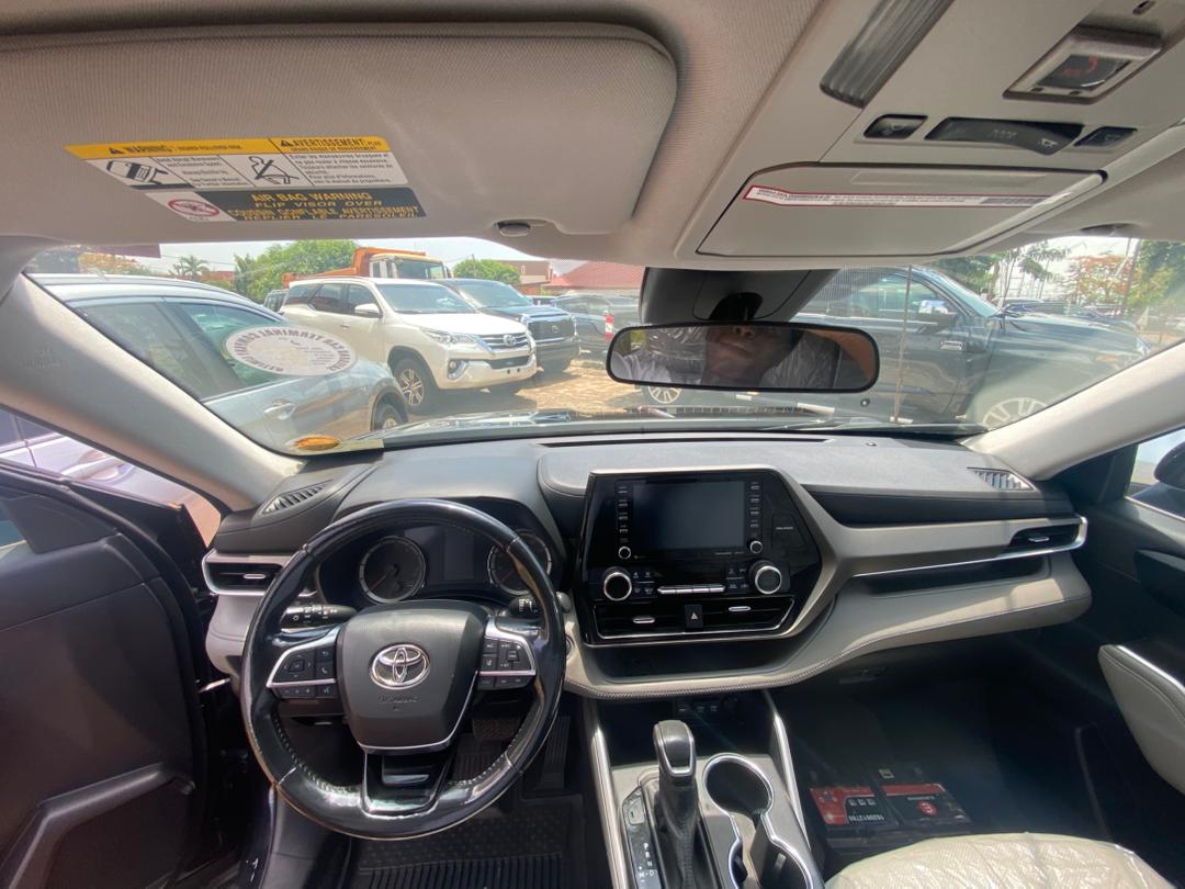 
								2023 Toyota Highlander LE full									