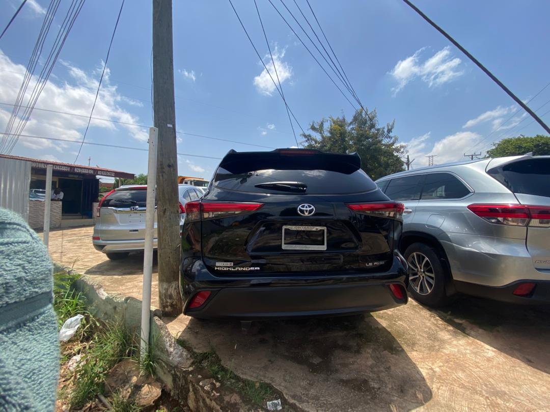 
								2023 Toyota Highlander LE full									