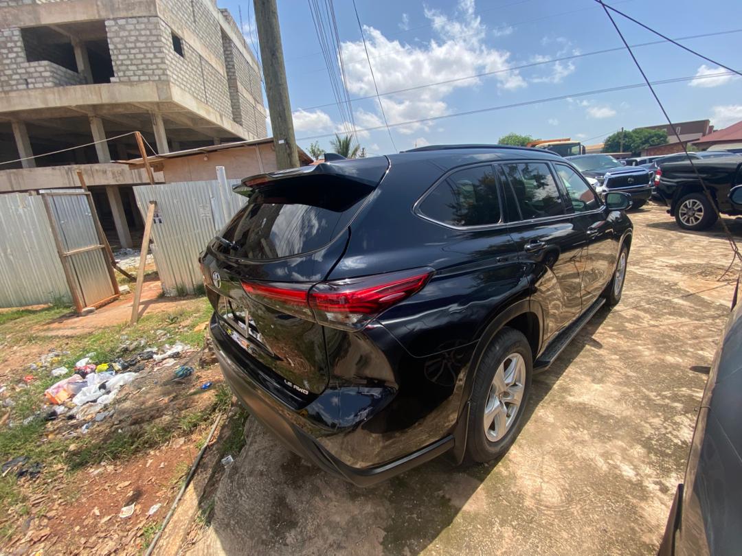 
								2023 Toyota Highlander LE full									